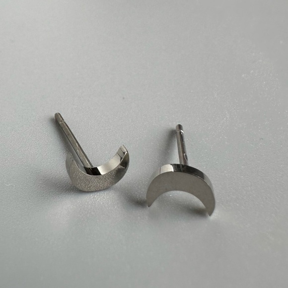 Titanium Crescent Moon Ear Studs - Picture 5 of 7